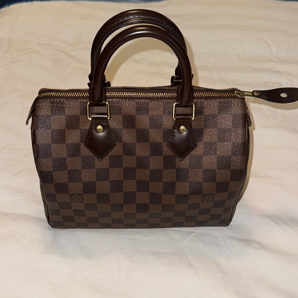 AUTHENTIC LV Speedy 25